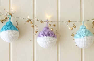 wink-crochet-christmas-ornaments-finished2