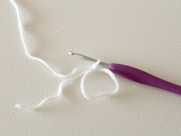 wink-crochet-christmas-ornaments-step1