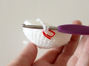wink-crochet-christmas-ornaments-step13