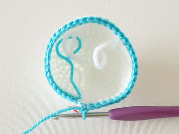 wink-crochet-christmas-ornaments-step16