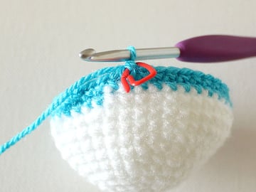 wink-crochet-christmas-ornaments-step19