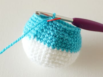 wink-crochet-christmas-ornaments-step23