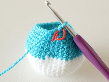 wink-crochet-christmas-ornaments-step24
