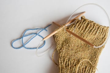 knitting_mittens_thumb_pickup