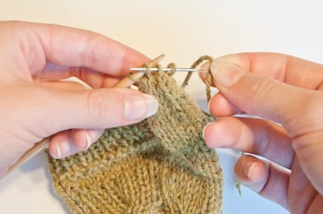 knitting_mittens_thumb_scrap