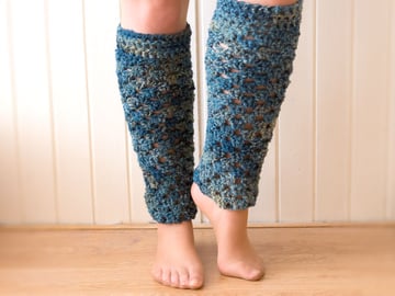 wink-crochet-pair-legwarmers-finished2