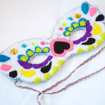 How to Make a Vibrant Sugar Skull Felt Mask for Halloween