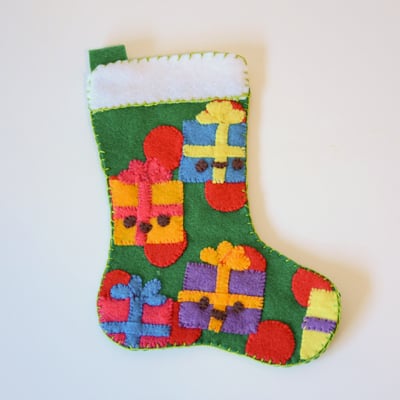 How to Make a Felt Applique Christmas Stocking