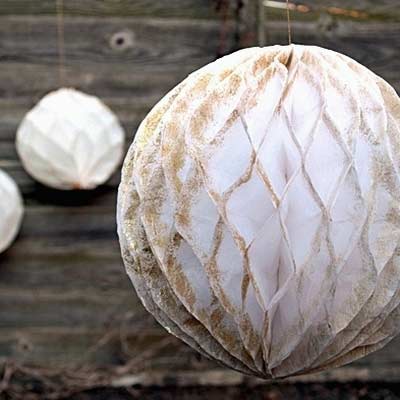How to Make Glittery Honeycomb Balls for Christmas