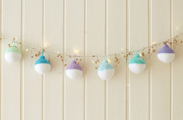 wink-crochet-christmas-ornaments-finished1