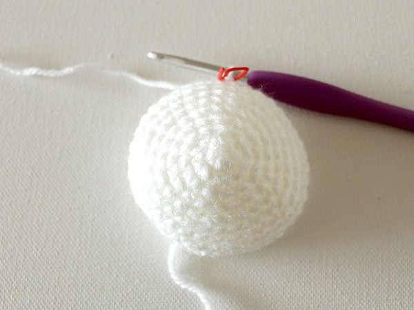wink-crochet-christmas-ornaments-step12
