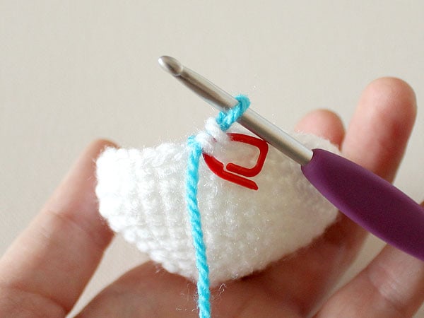 wink-crochet-christmas-ornaments-step14