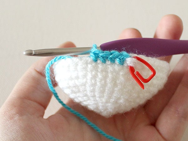 wink-crochet-christmas-ornaments-step15