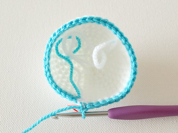 wink-crochet-christmas-ornaments-step16
