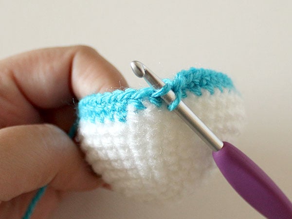 wink-crochet-christmas-ornaments-step17