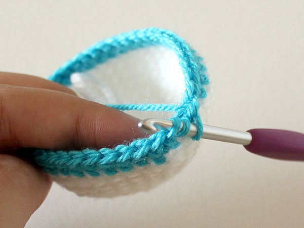 wink-crochet-christmas-ornaments-step18
