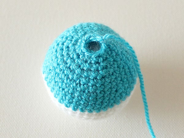 wink-crochet-christmas-ornaments-step29