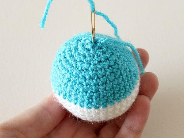 wink-crochet-christmas-ornaments-step32