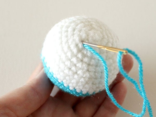 wink-crochet-christmas-ornaments-step33