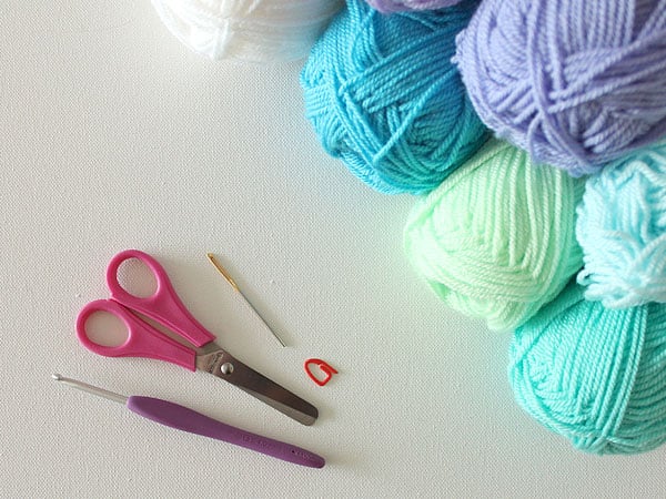 wink-crochet-christmas-ornaments-supplies