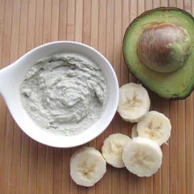 How to Make a Moisturizing Face Mask with Banana, Avocado and Aloe