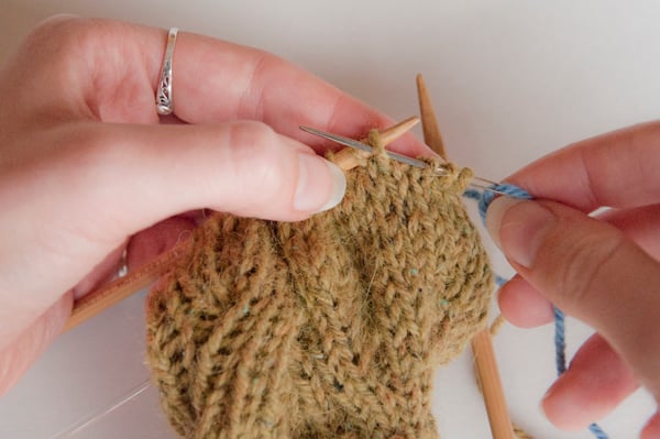knitting_mittens_scrapyarn