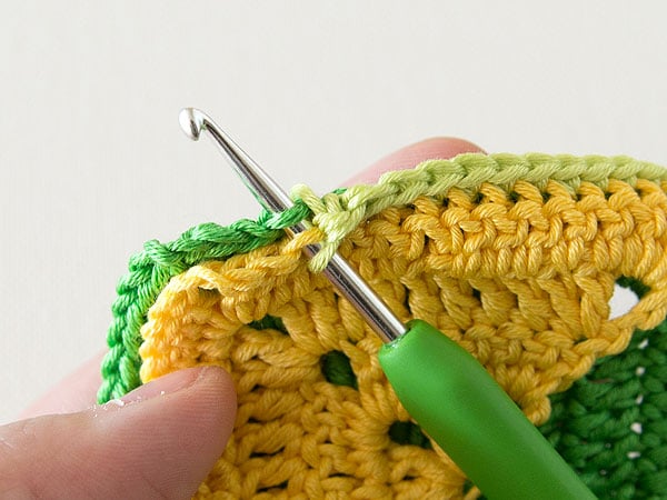wink-crochet-lap-blanket-joining-step2