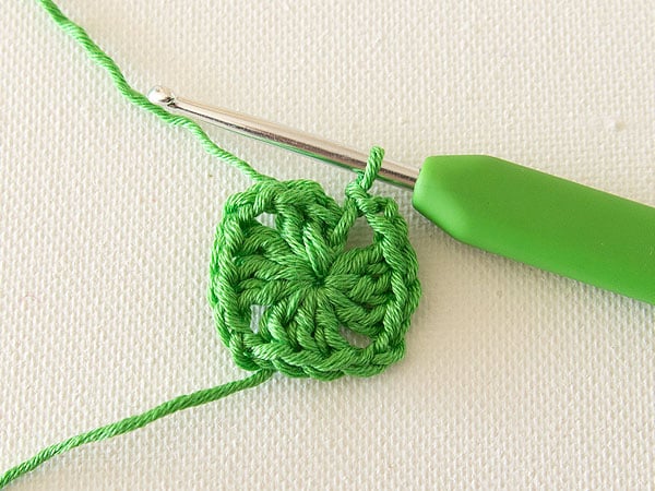 wink-crochet-lap-blanket-square-step2