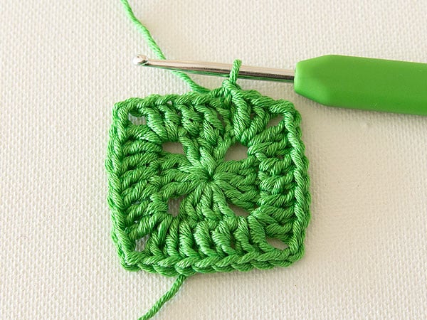 wink-crochet-lap-blanket-square-step3