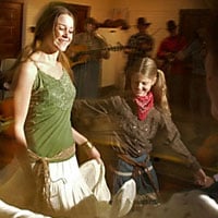 Cómo utilizar flash con obturado lento para crear movimiento y fantasmas