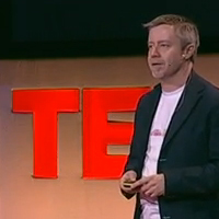 Tim Brown insta a los diseñadores a pensar en grande